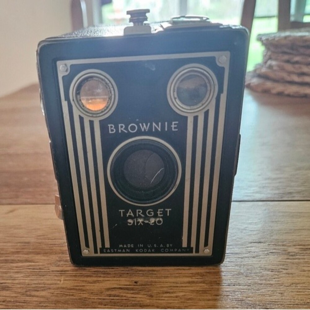 Antique Brownie Target Six-20 Camera